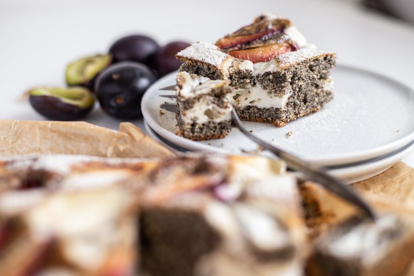 Fit Mohnkuchen mit Quark und Pflaumen