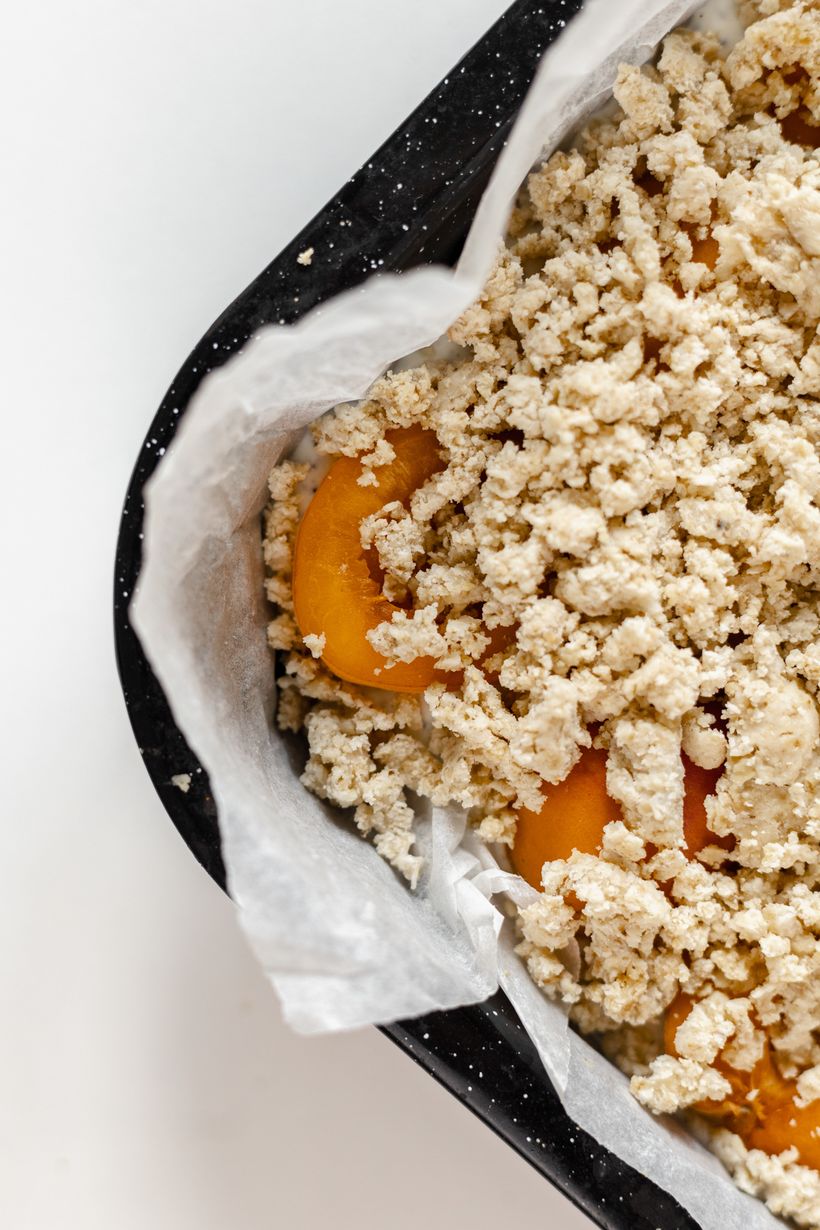 Meruňkový koláč s tvarohem na plech