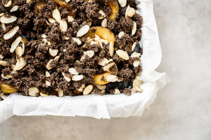 Gesunder Pflaumenkuchen mit Quark und Streuseln