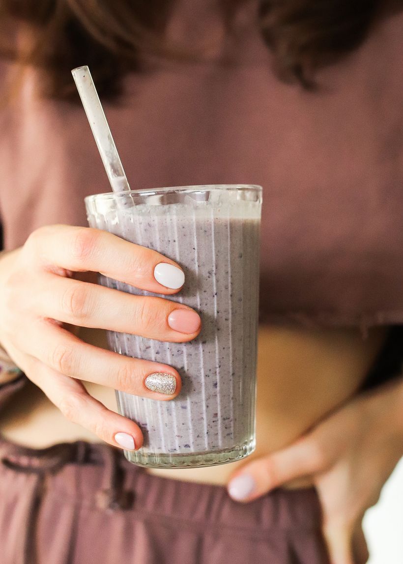 Proteinové smoothie s banánem a borůvkami