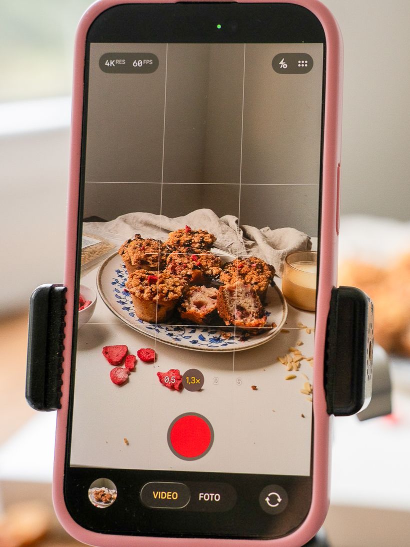 Jahodové muffiny z podmáslí s drobenkou