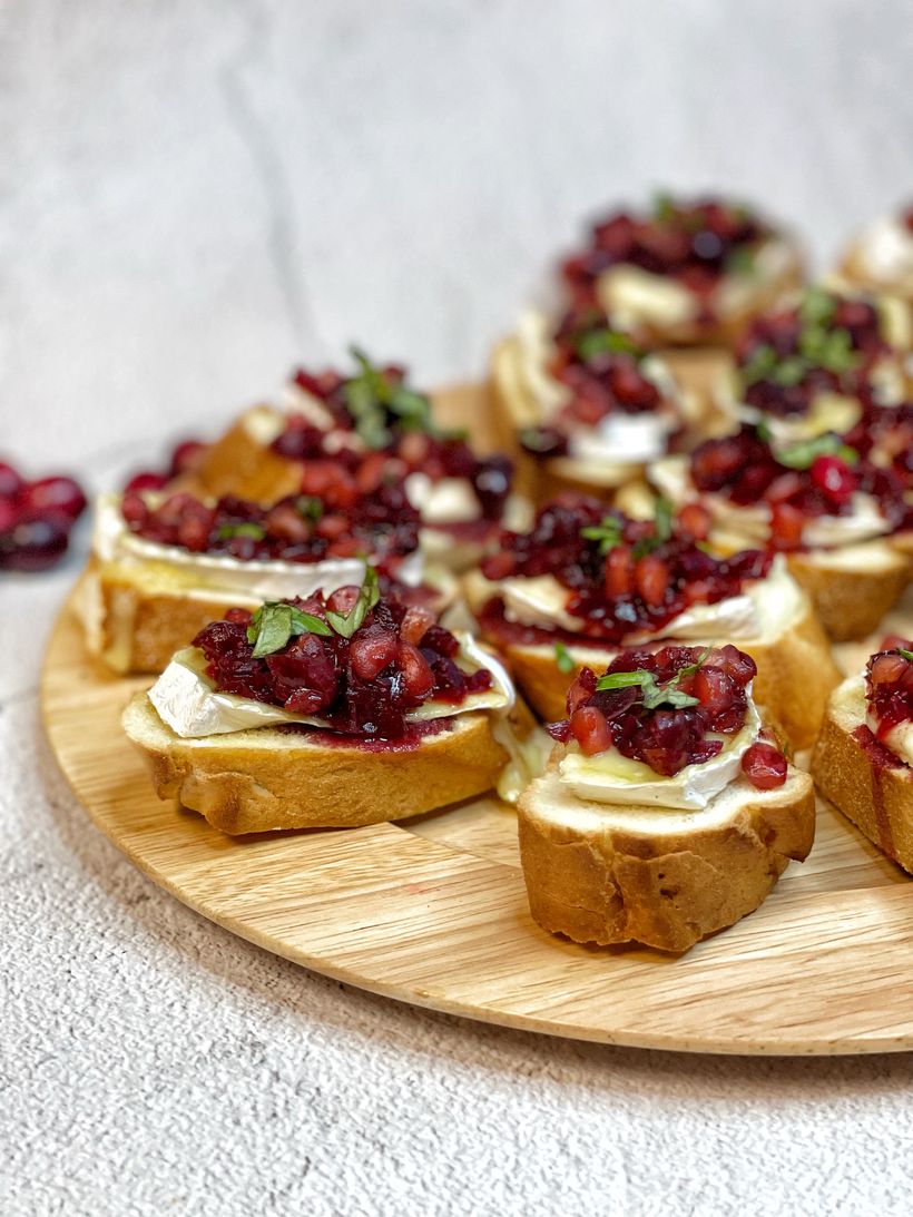 Bruschetta s hermelínem a brusinkami