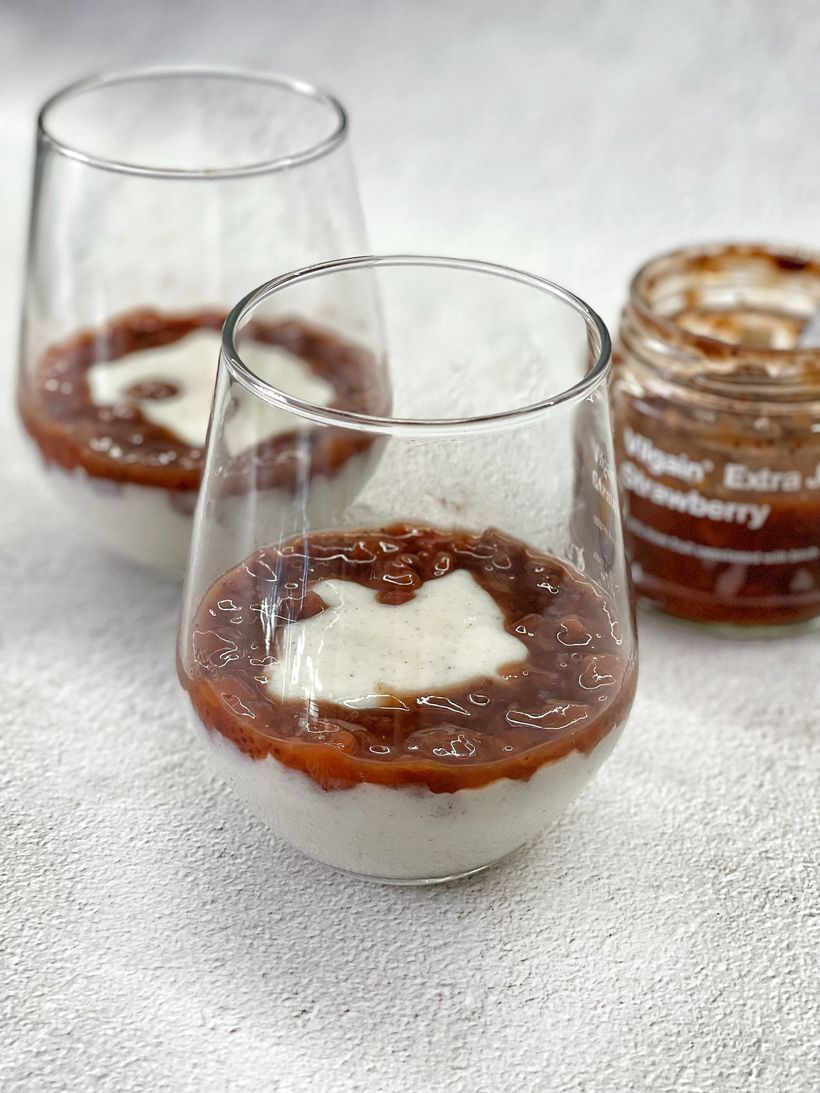 Rýžová kaše s jahodovým džemem