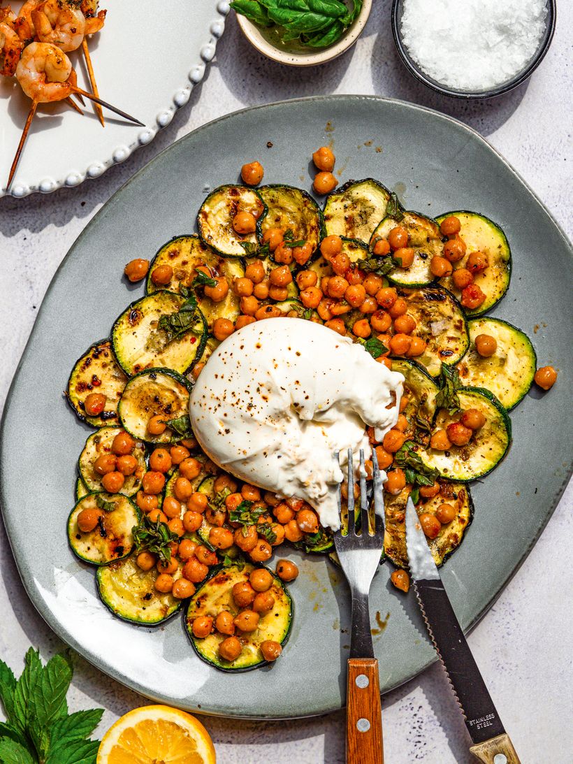 Salată de dovlecei la grătar cu burrata