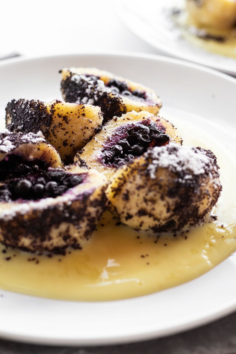 Fitness tvarohové knedlíky s borůvkami a pudinkem