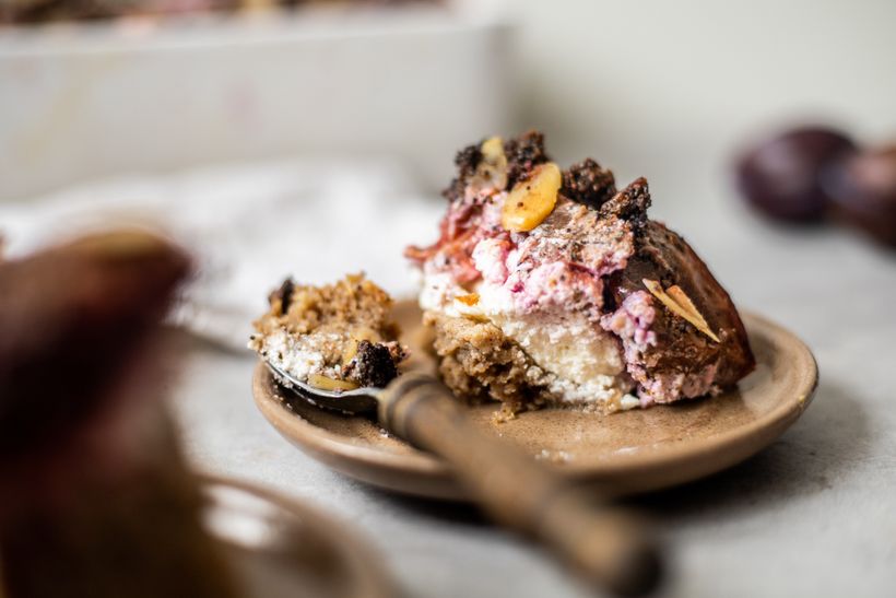 Gesunder Pflaumenkuchen mit Quark und Streuseln