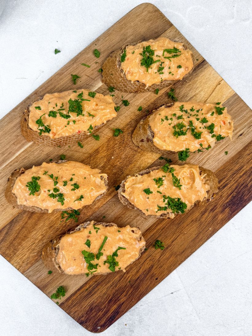 Pikantní sýrová pomazánka s česnekem