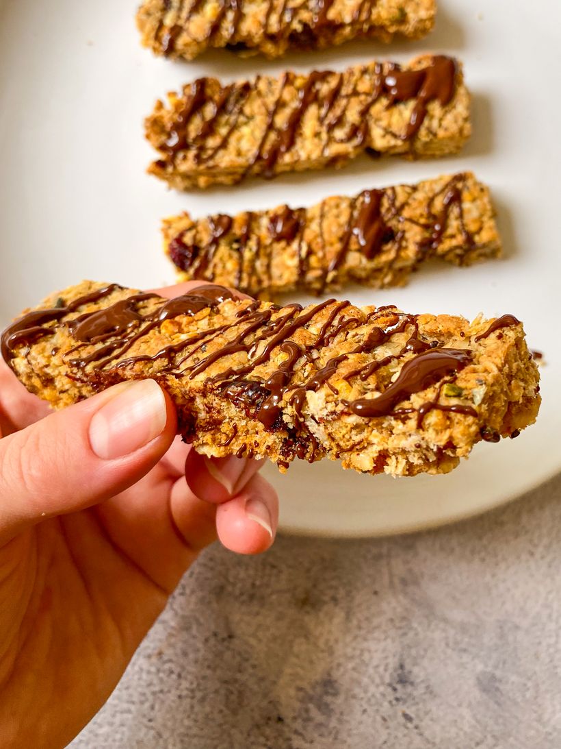 Domáce müsli tyčinky s čokoládou a semienkami