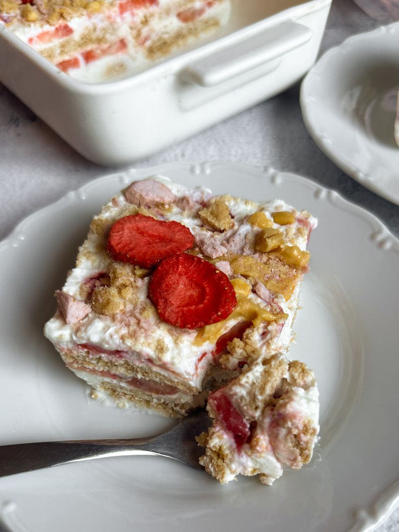 Frozen Curd Slices with Strawberries