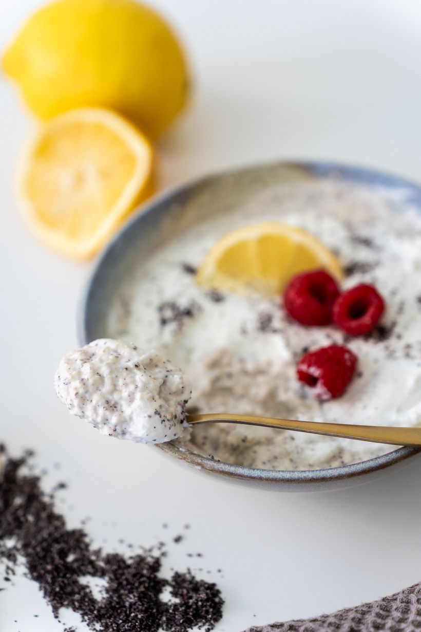 Overnight oats cu mac și lămâie