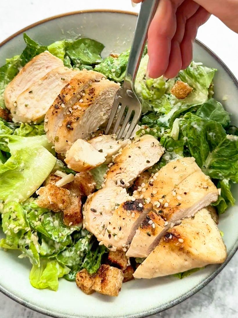 Salată Caesar cu pui