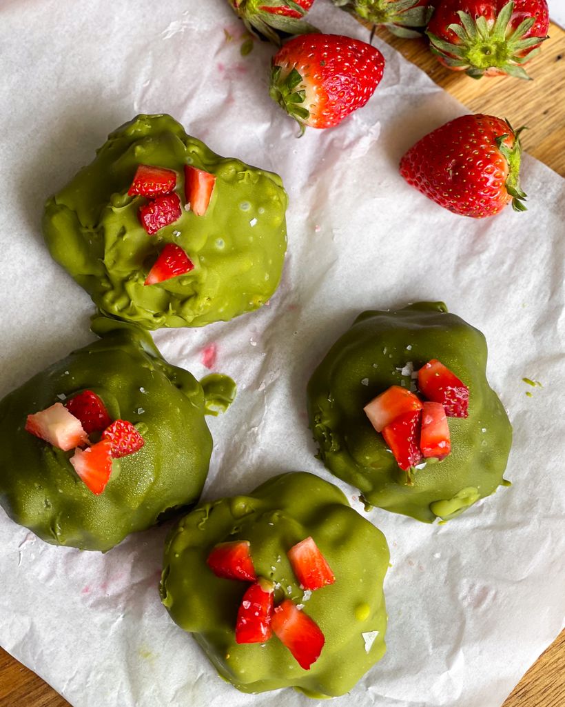 Matcha frozen bites s jahodami
