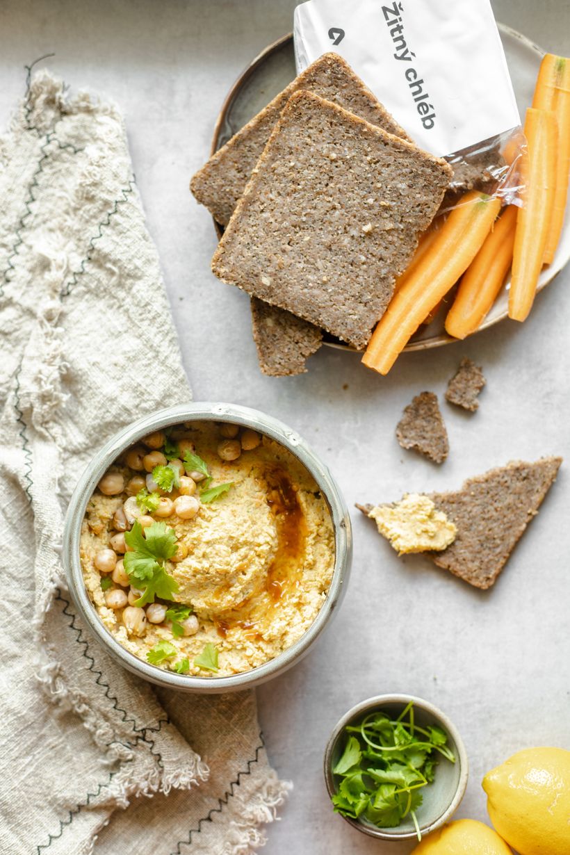 Skvelá, zdravá nátierka za pár minút: Hummus s mrkvou a koriandrom