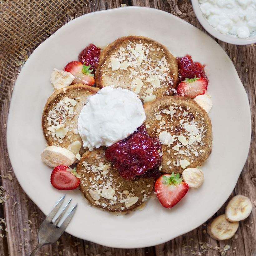 Cottage lívance s řeckým jogurtem a džemem