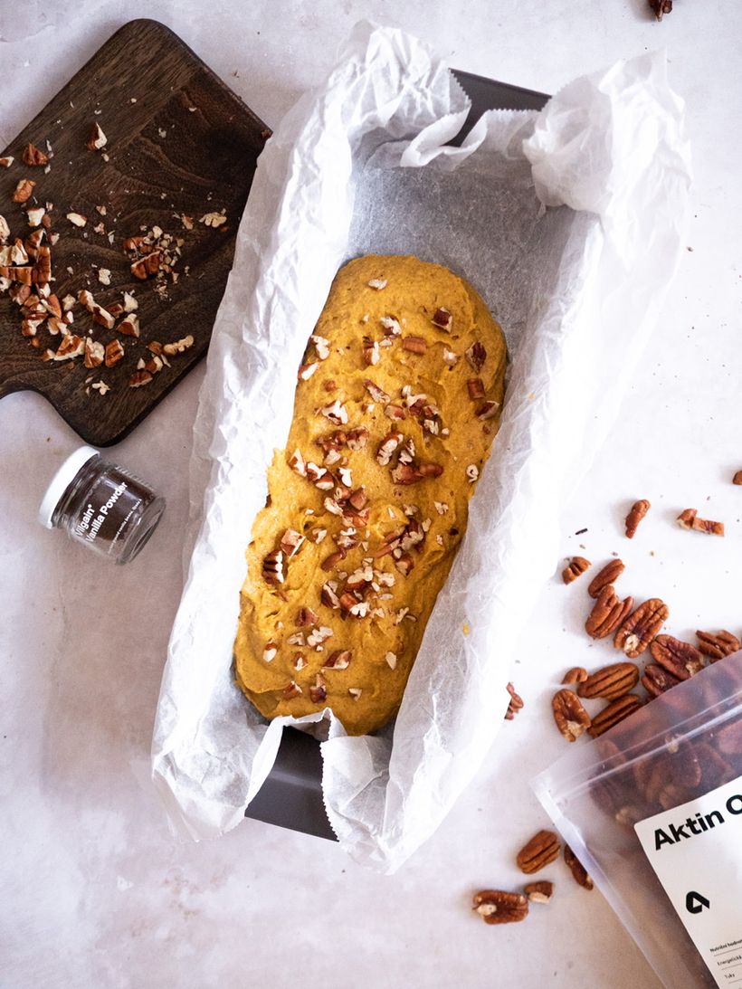 Vláčný dýňový chlebíček s pekanovými ořechy