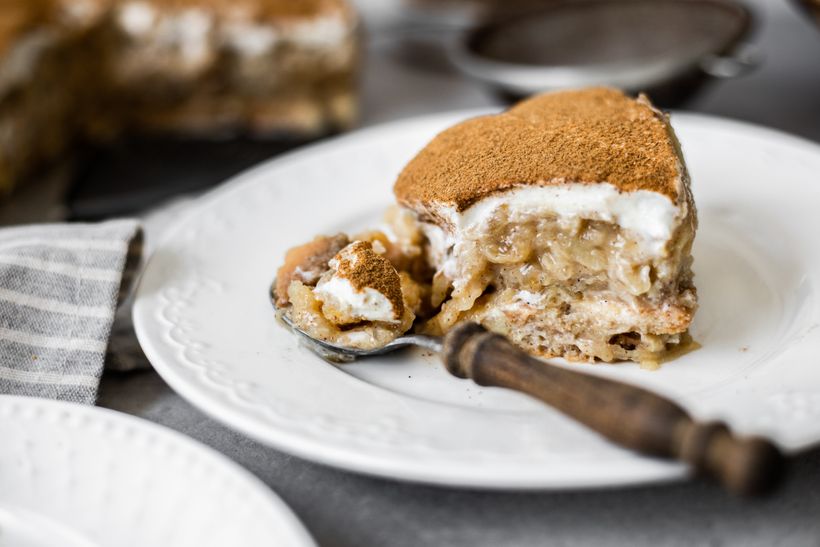 Jednoduchá jablková torta z domácich piškót s pudingovým krémom