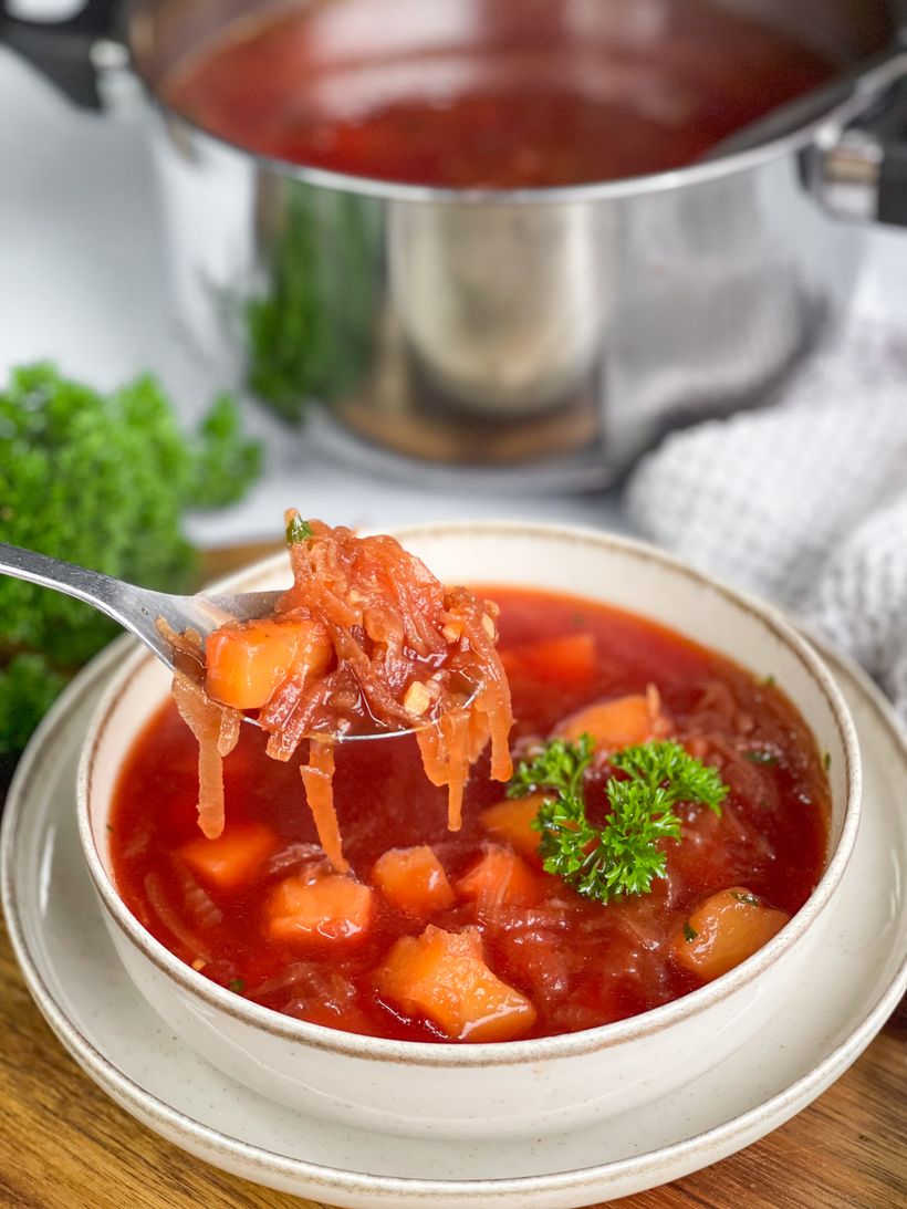 Jednoduchá polévka z červené řepy