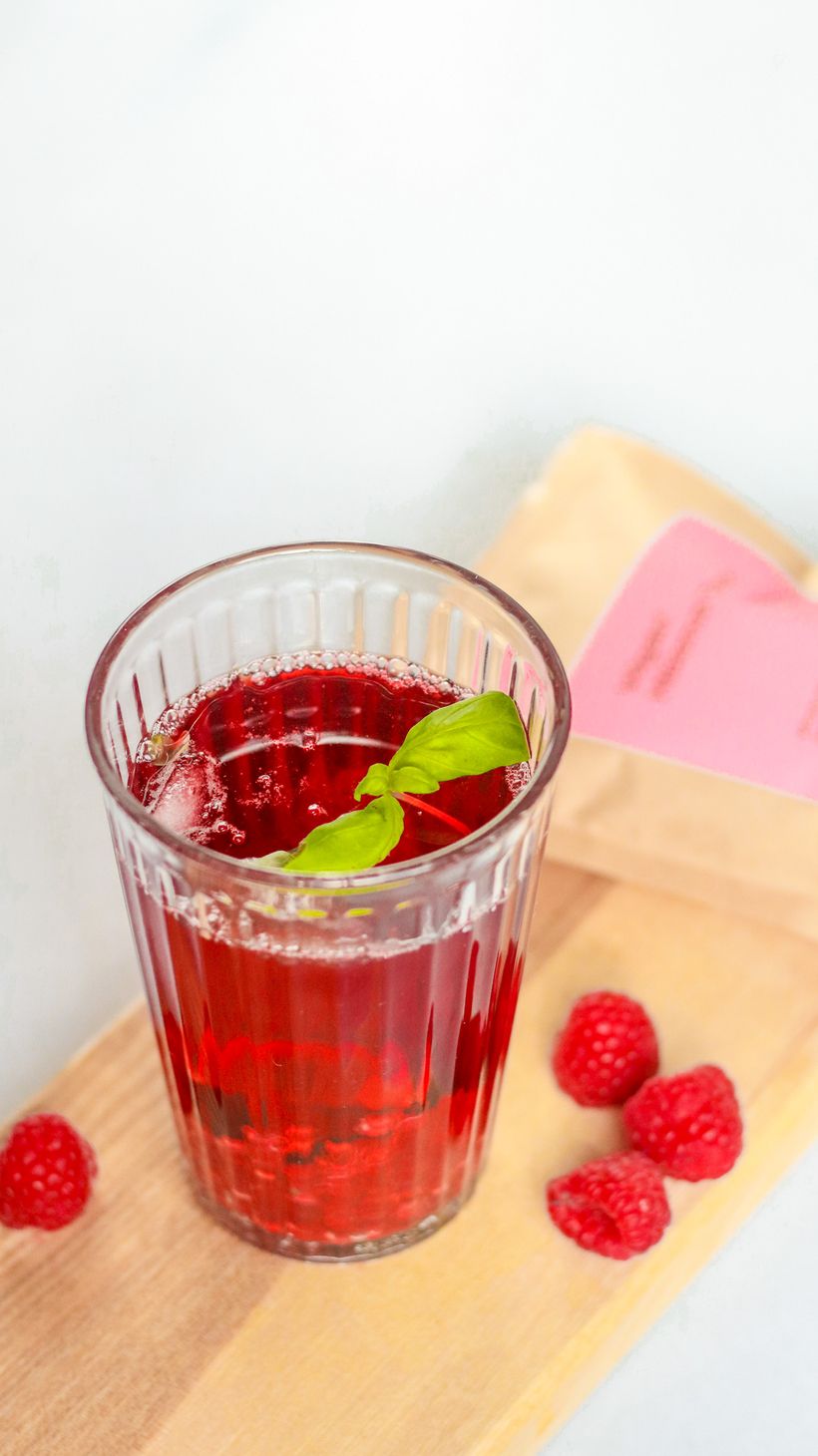 Ibištekový ľadový čaj