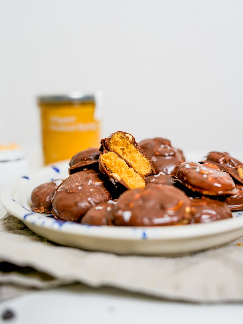Peanut and dark chocolate biscuits