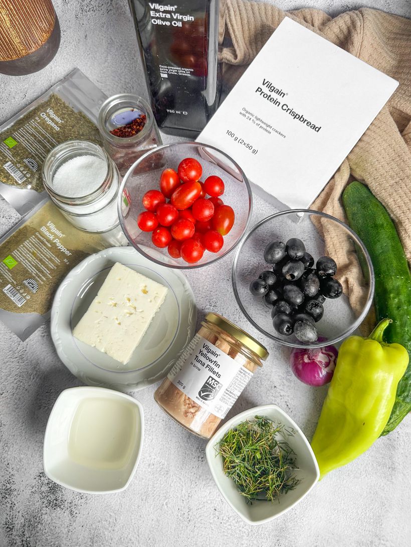 Tuňákový salát s olivami a fetou