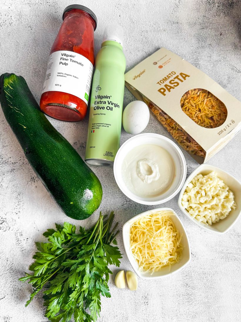 Zapečené cuketové rolky s rajčatovými těstovinami