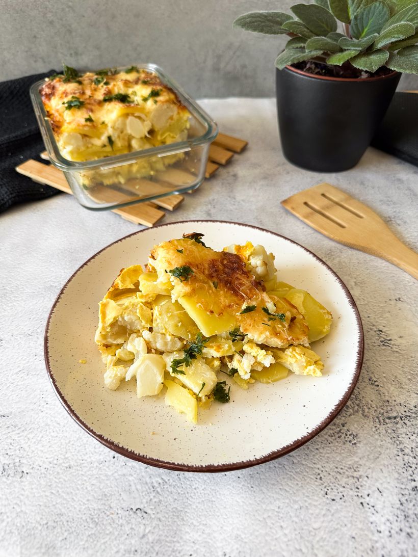 Überbackener Blumenkohl mit Kartoffeln und Eiern