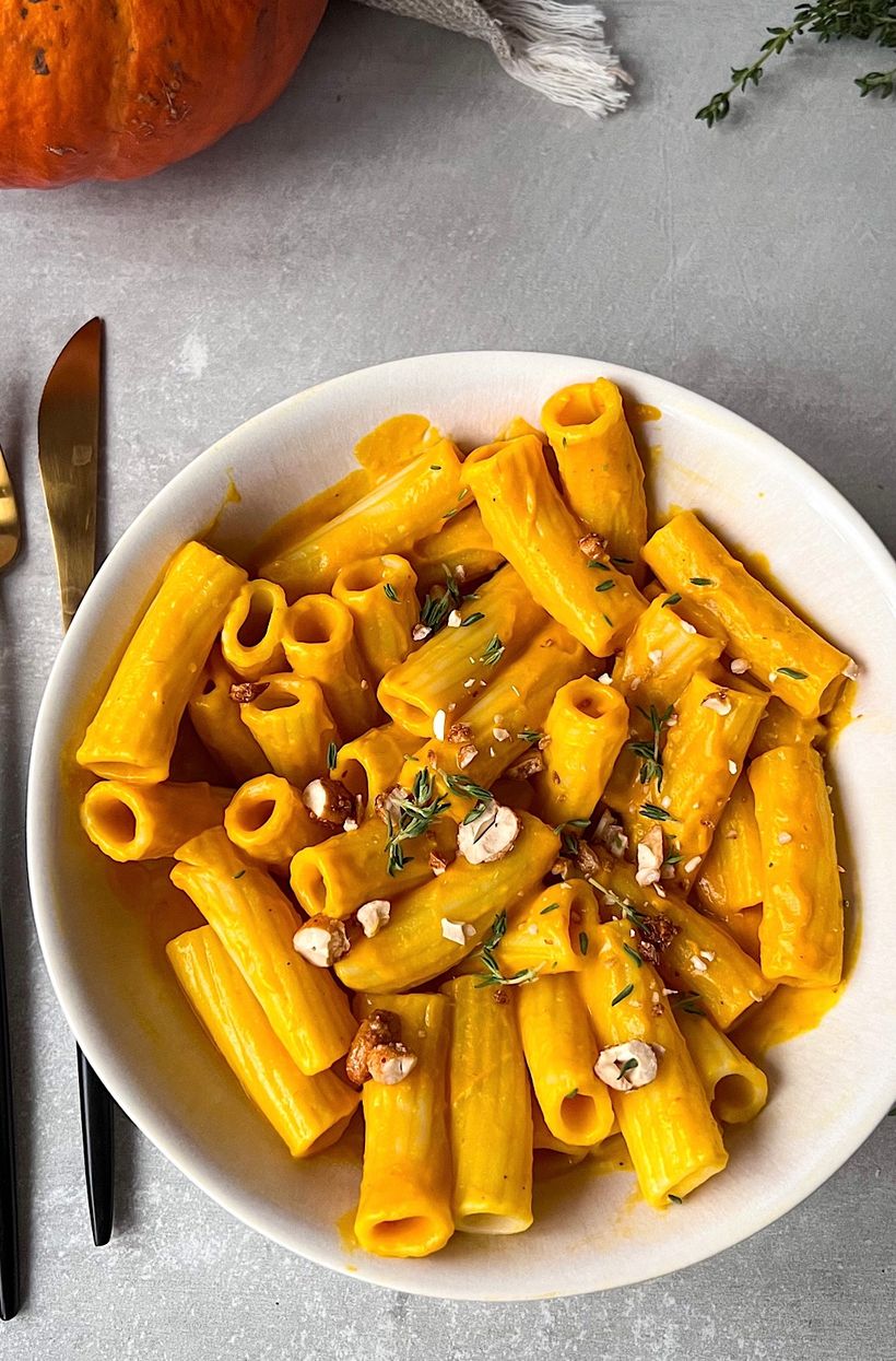 Fehérjében gazdag tészta sütőtökös szósszal