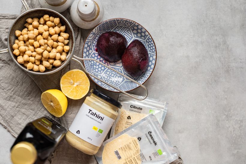 Hummus z červené řepy