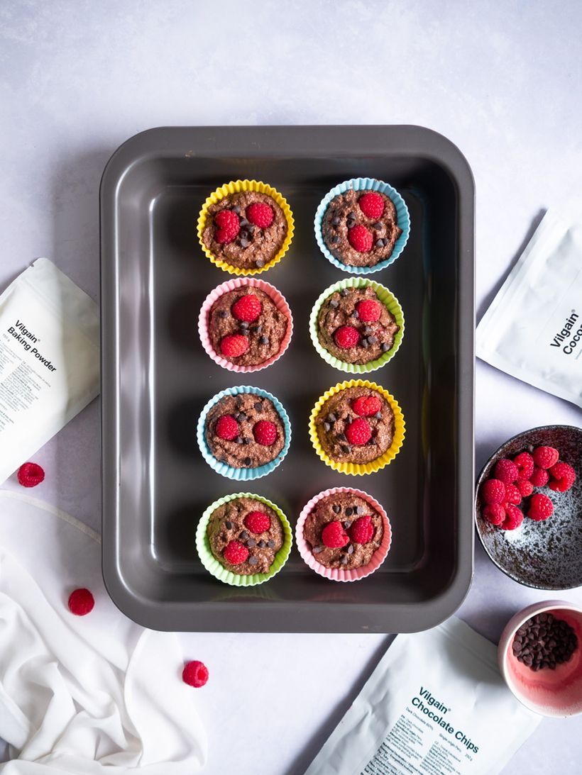 Vláčné čokoládové muffiny s malinami