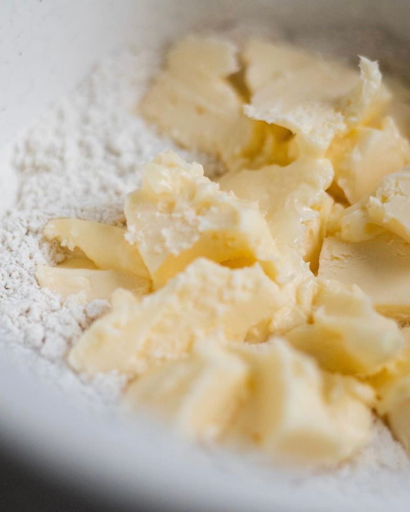 Drobenkový koláč s tvarohem a ovocem