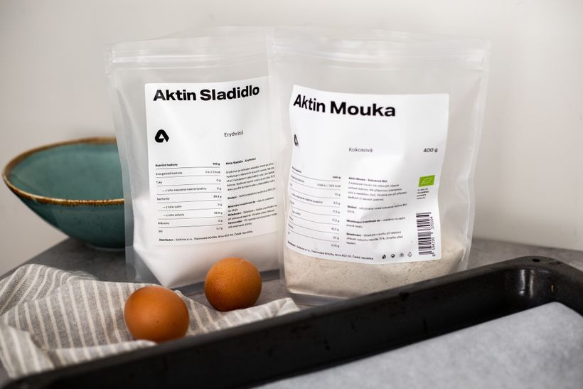 Jednoduchá jablková torta z domácich piškót s pudingovým krémom