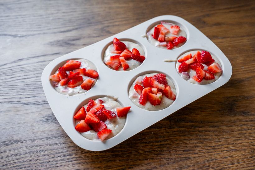 Jahodové muffiny z podmáslí s drobenkou