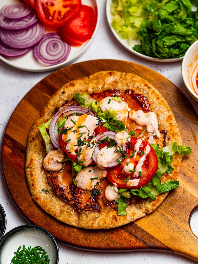 Burger cu pui smash tortilla