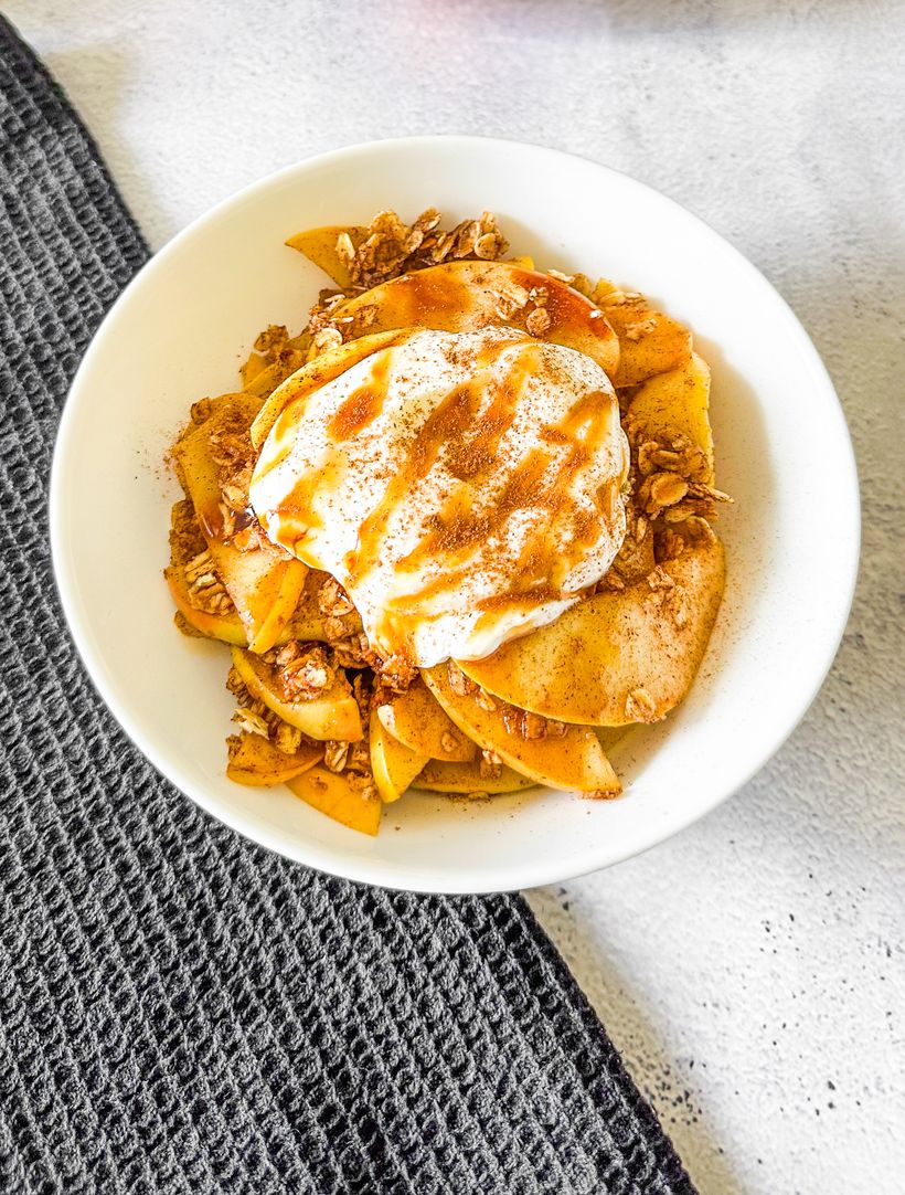 Pečená jablka se skořicí a jogurtem