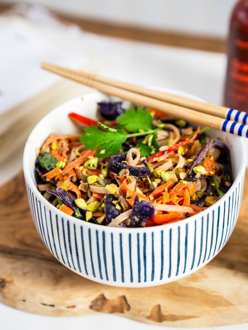 Tăiței de orez cu somon sălbatic și legume