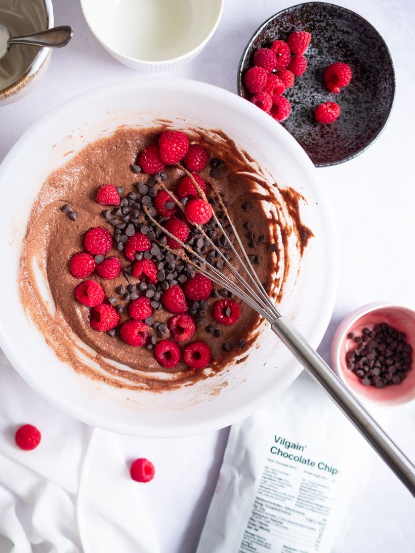 Vláčné čokoládové muffiny s malinami