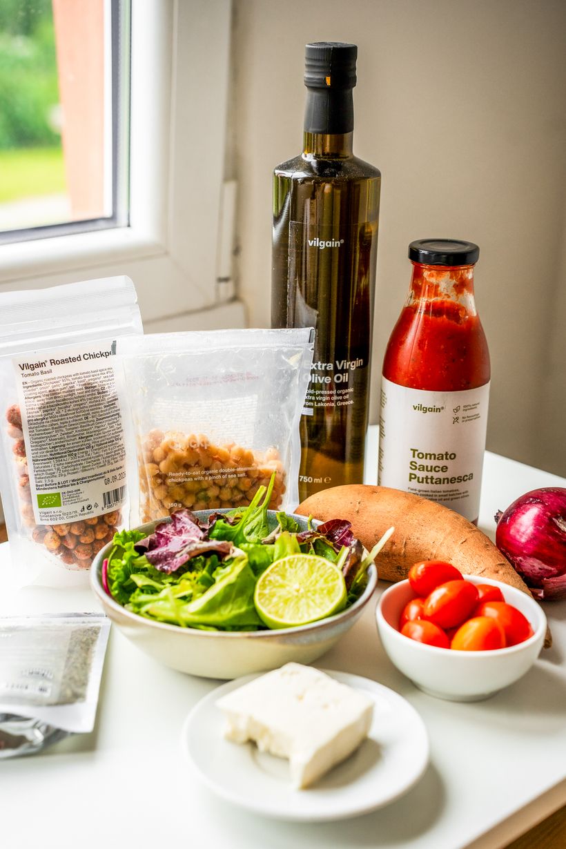 Plněné batáty se salátem a fetou