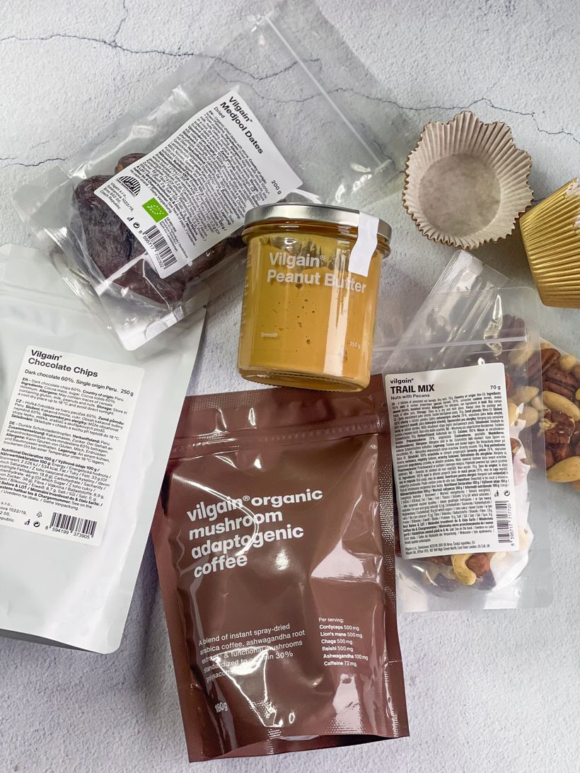 Nepečené arašídové košíčky z datlí