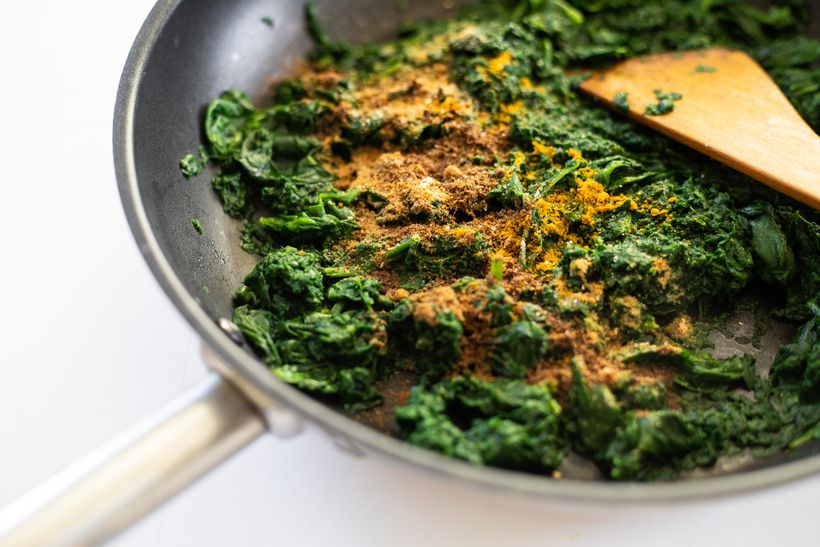 Vegan Palak Paneer: Indický špenát s tofu a dvoma prílohami