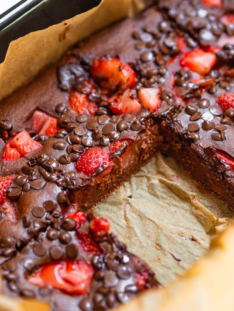 Snídaňové brownies s jahodami
