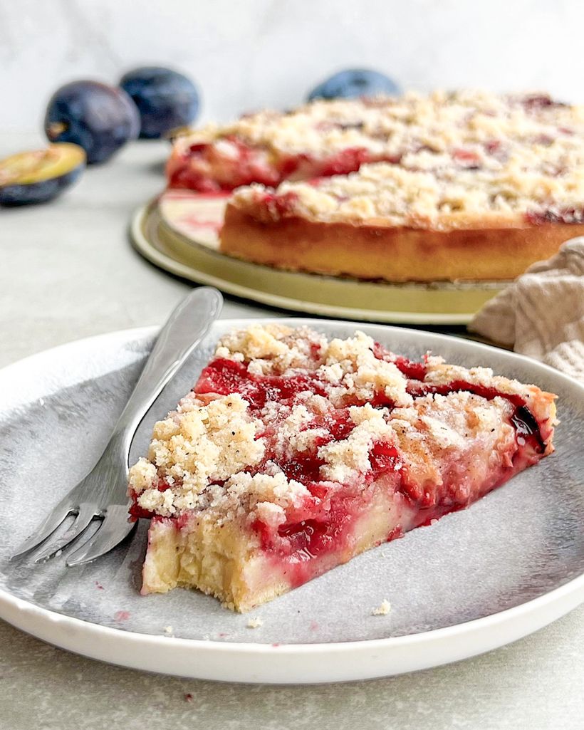 Yoghurt Plum Cake with Crumble