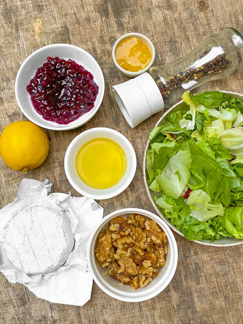 Grilovaný hermelín s orechmi a brusnicami