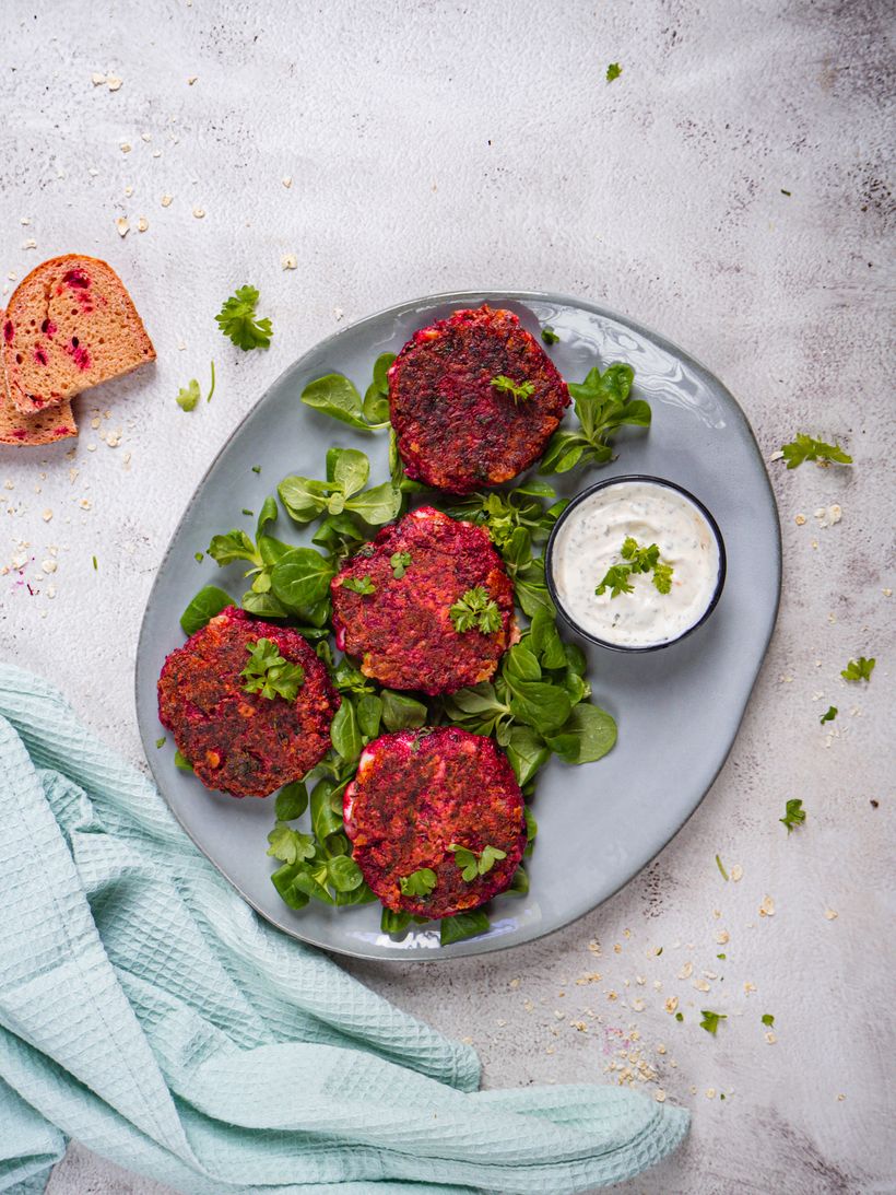 Karbanátky z červené řepy s balkánským sýrem