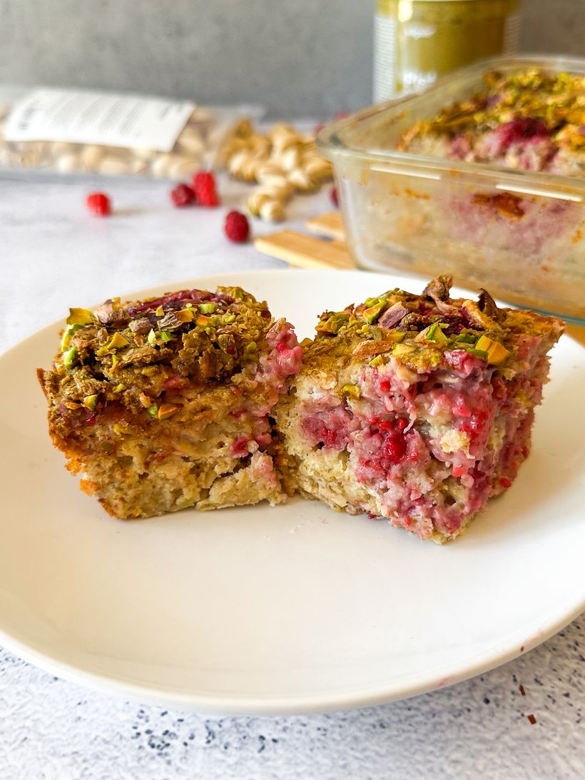 Pistáciové baked oats s malinami