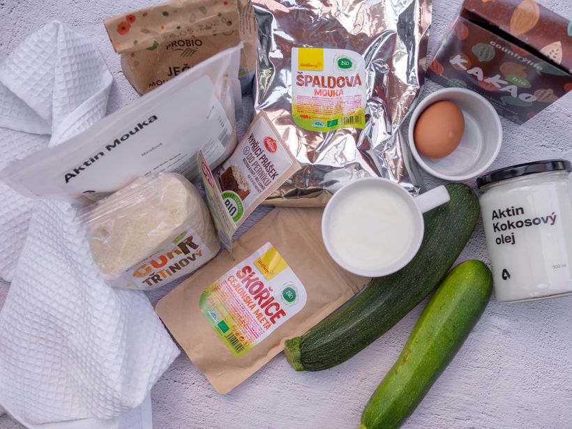 Hrnkový cuketový perník ze špaldové mouky