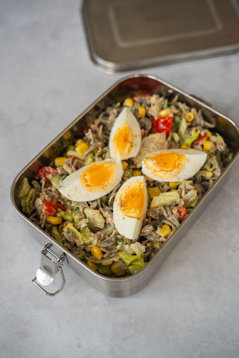 Těstovinový salát s tuňákem a vejcem