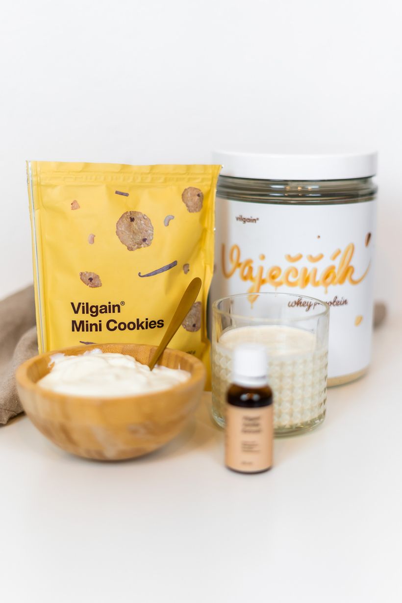 Proteinový dezert do skleničky s příchutí vaječného likéru