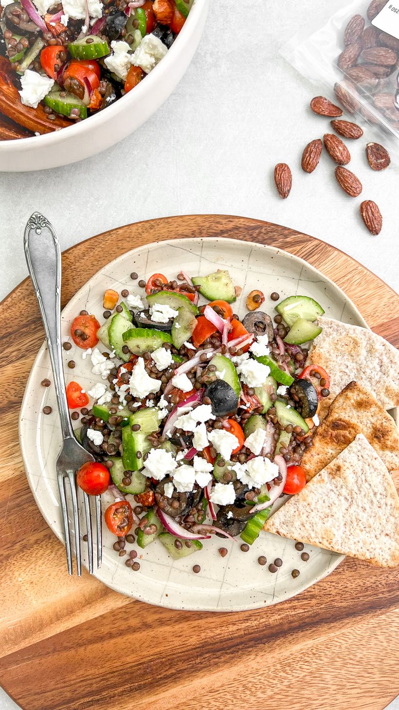 Beluga-Linsensalat mit Feta und Tomaten