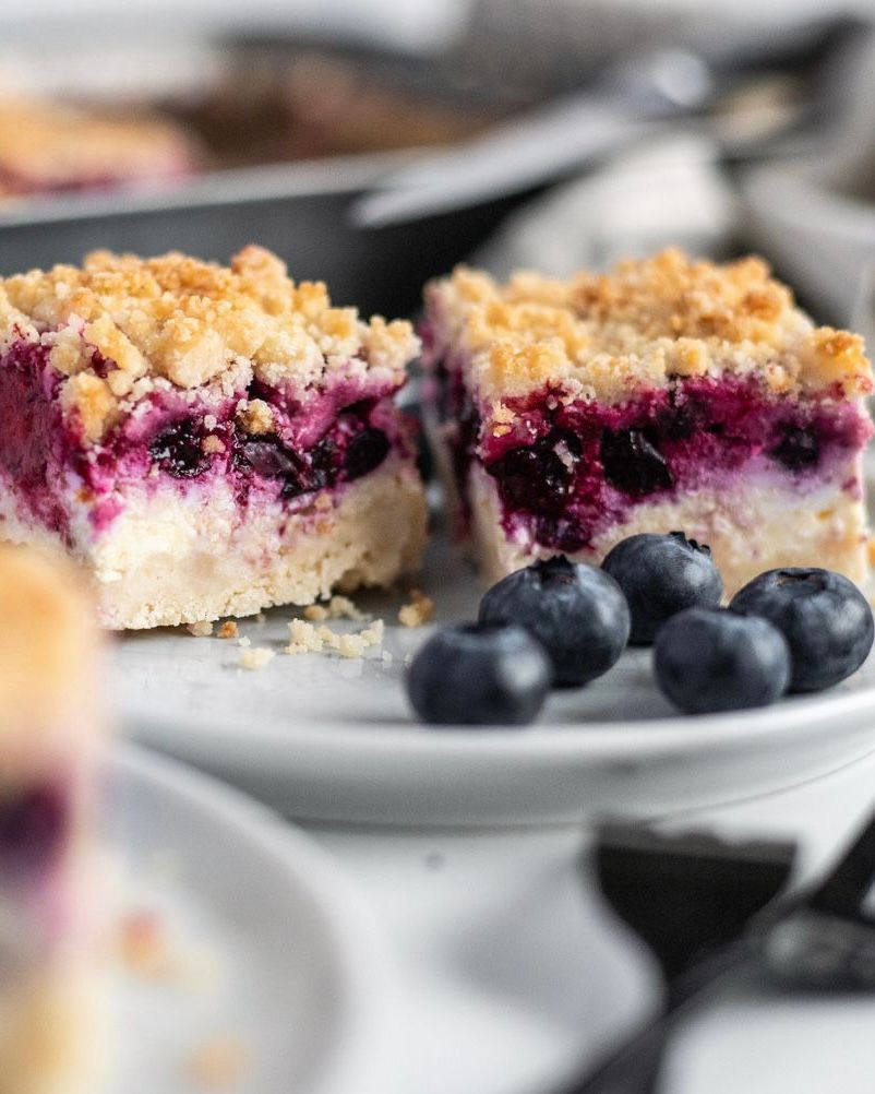 Drobenkový koláč s tvarohem a ovocem