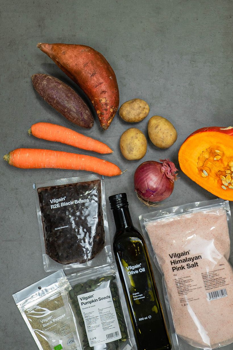 Ľahký šalát s fazuľou, vajcom a pečenou zeleninou